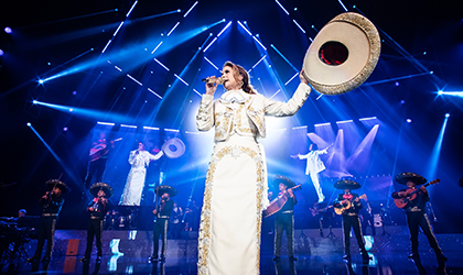Elation Artiste Mondrian lights Mexican singers Lucero and Mijares at Mexico City’s Auditorio Nacional