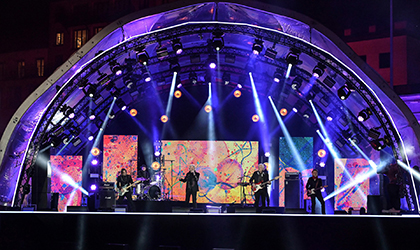 ZDF New Year's Eve show at Brandenburg Gate with weatherproof Elation lighting