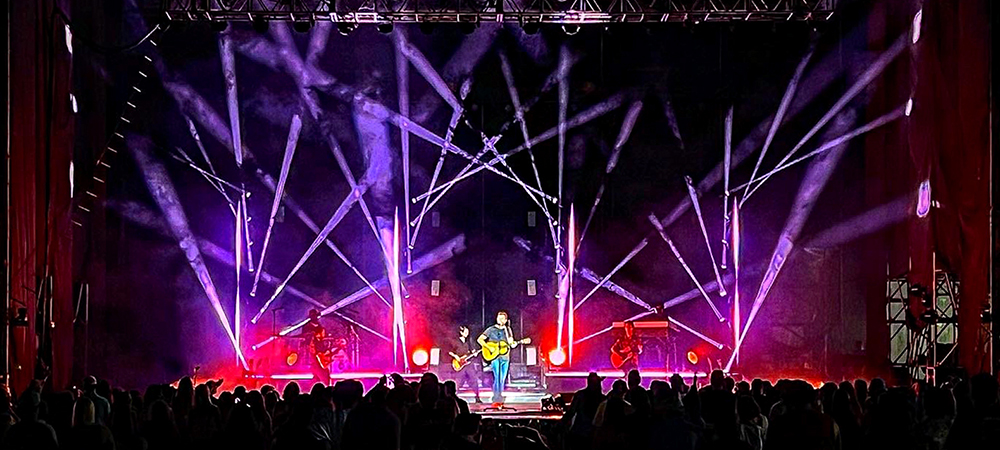 Brett Eldredge on the road with impactful, multi-purpose Elation rig
