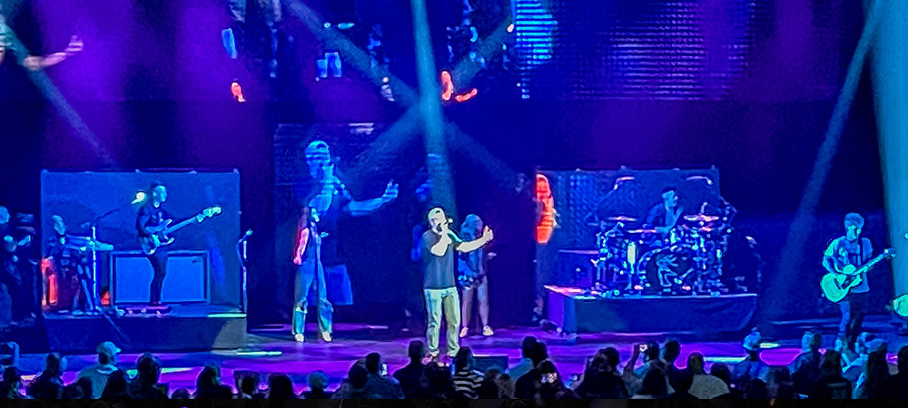 Elation Smarty Hybrid workhorse lights on Walker Hayes “Duck Buck Tour”