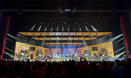 Paul “Arlo” Guthrie Embraces Classic Look with FUZE WASH 500 Fresnel