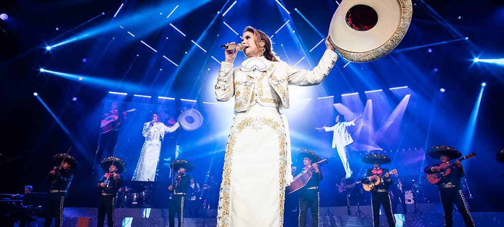 Elation Artiste Mondrian lights Mexican singers Lucero and Mijares at Mexico City’s Auditorio Nacional