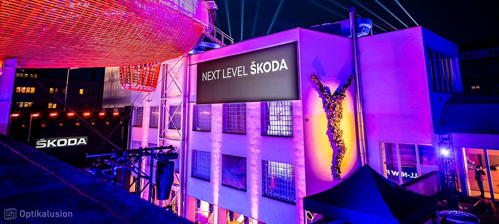 Chris Moylan stages world premiere of new Škoda Fabia with Elation Proteus