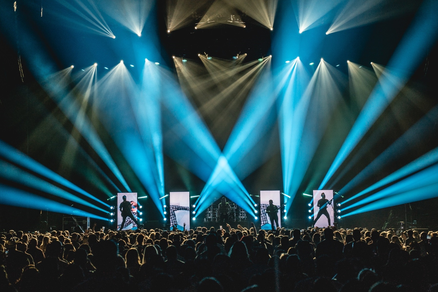 https://www.elationlighting.eu/media/wysiwyg/Rascal_Flatts_photo_by_Todd_Kaplan_1.jpg
